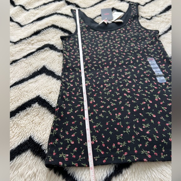 Levi’s rose bud tank top NWT size small - Picture 5 of 9